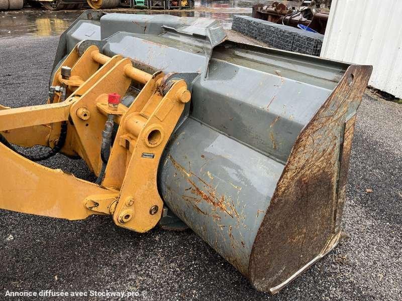 Photo Liebherr Chargeur sur Pneus L514 STEREO  image 12/49