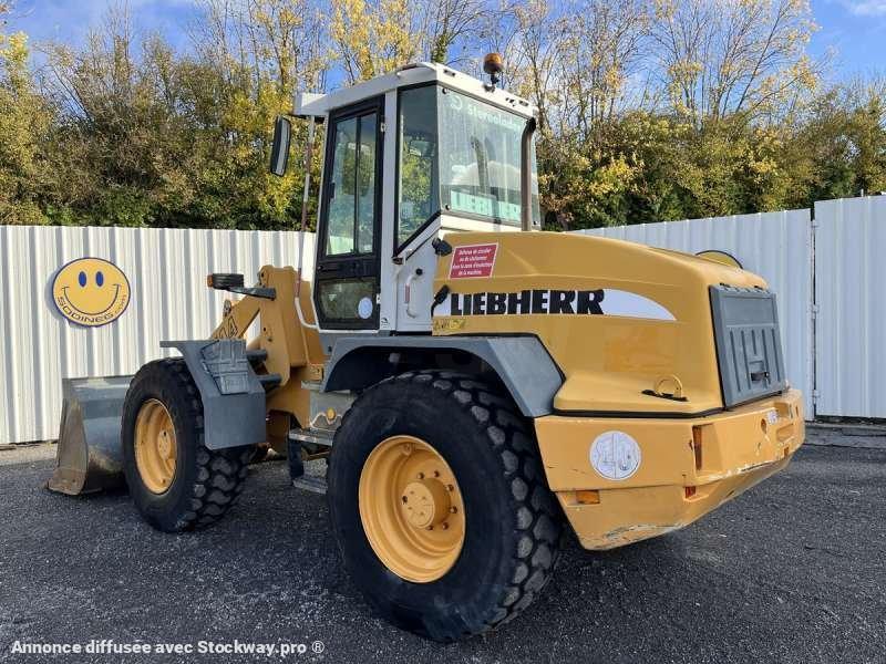 Photo Liebherr Chargeur sur Pneus L514  image 4/46