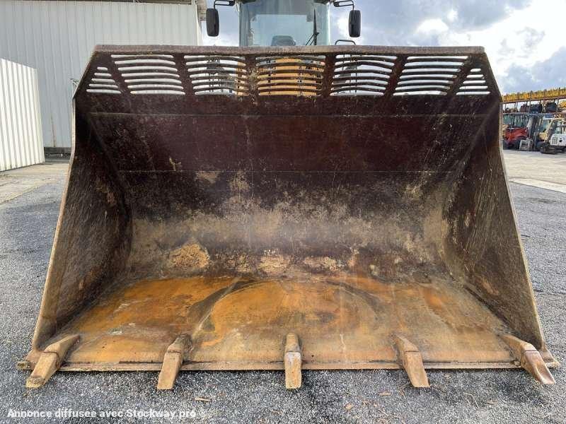Photo Liebherr Chargeur sur Pneus L576  image 10/51