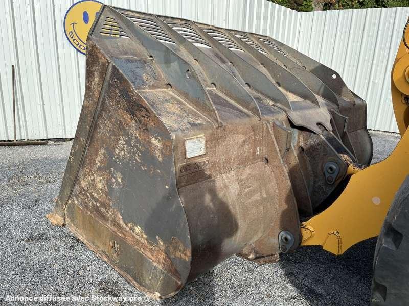Photo Liebherr Chargeur sur Pneus L576  image 11/51