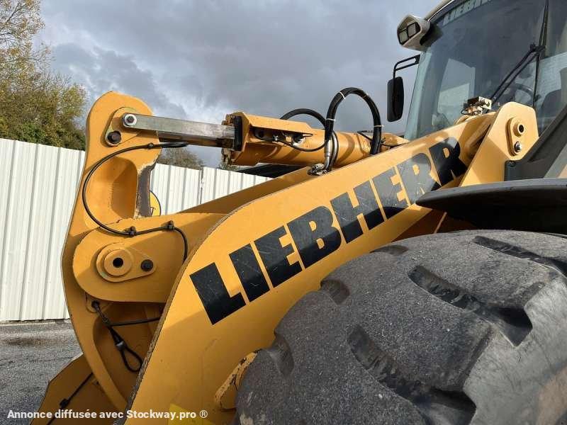 Photo Liebherr Chargeur sur Pneus L576  image 12/51