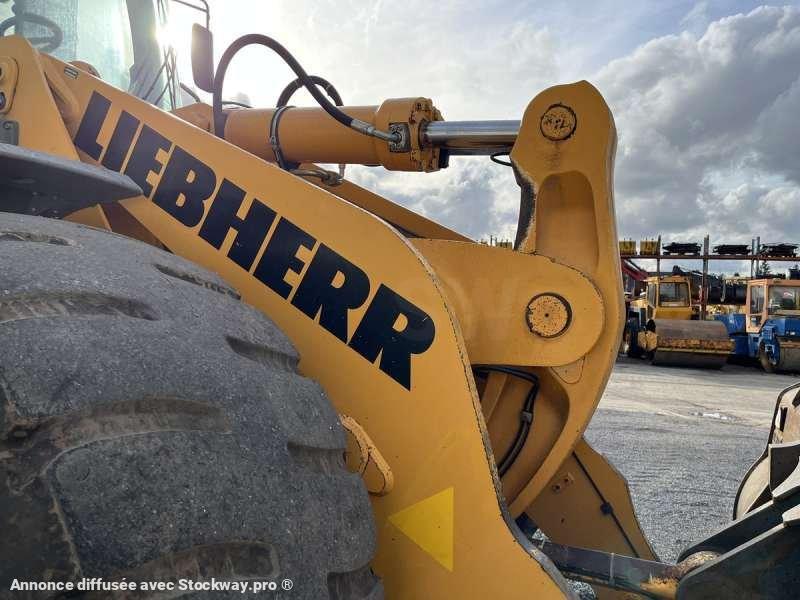 Photo Liebherr Chargeur sur Pneus L576  image 14/51