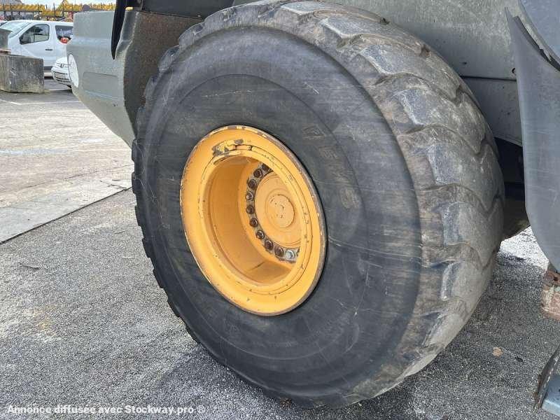 Photo Liebherr Chargeur sur Pneus L576  image 18/51