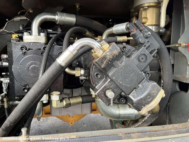 Photo Liebherr Chargeur sur Pneus L576  image 24/51
