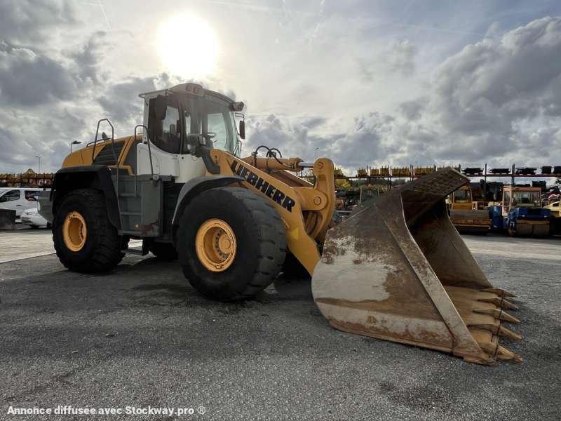 Photo Liebherr Chargeur sur Pneus L576  image 7/51