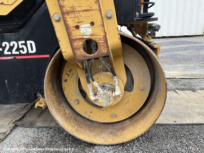 Photo Caterpillar Compacteur Mixte / Bille et pneus CB225D  image 15/41