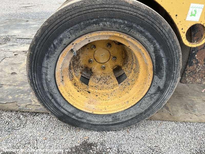 Photo Caterpillar Compacteur Mixte / Bille et pneus CB225D  image 24/41