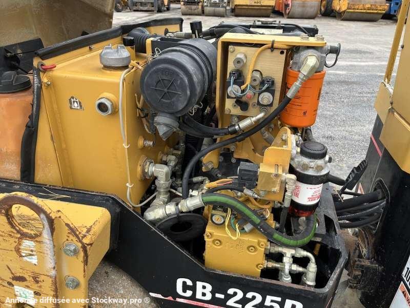 Photo Caterpillar Compacteur Mixte / Bille et pneus CB225D  image 27/41