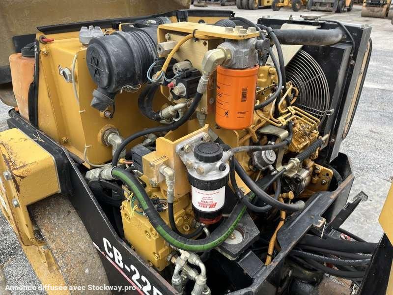 Photo Caterpillar Compacteur Mixte / Bille et pneus CB225D  image 28/41