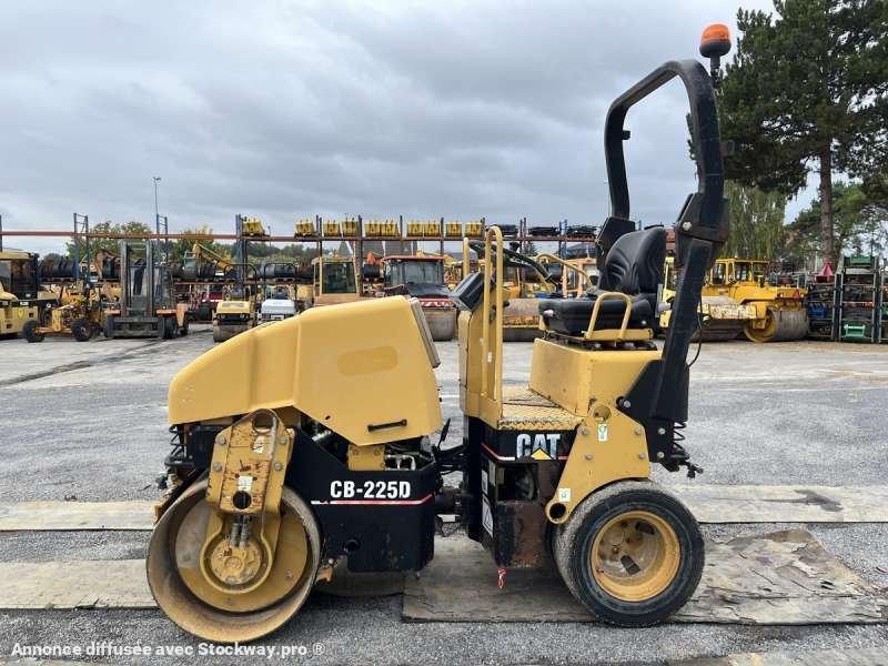Photo Caterpillar Compacteur Mixte / Bille et pneus CB225D  image 4/41