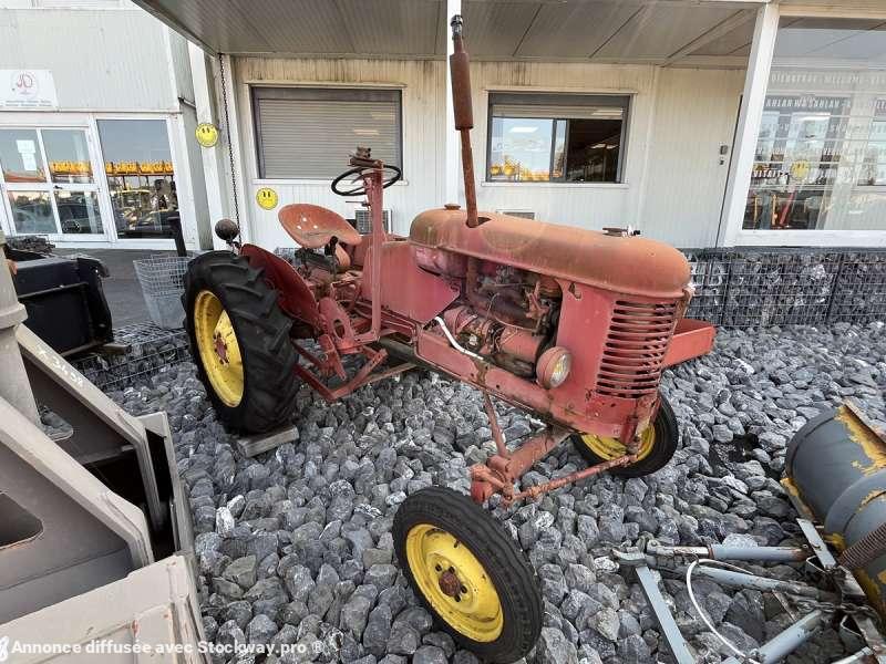 Photo MASSEY-HARRIS Tracteur de collection PONY 812  image 2/27