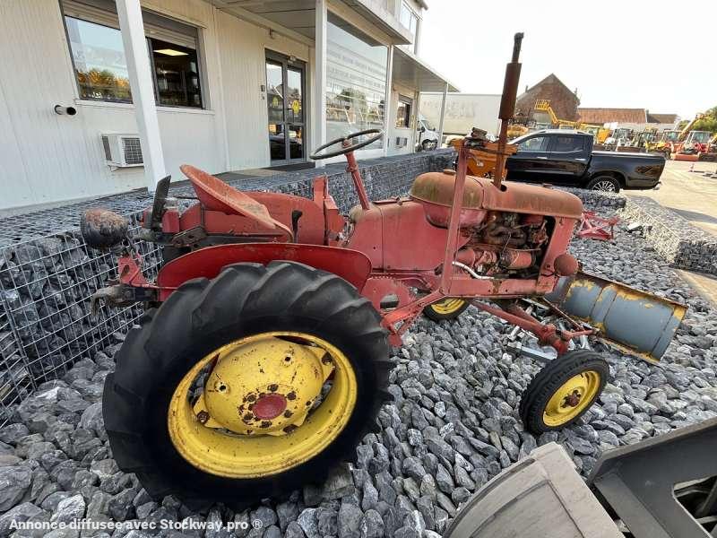 Photo MASSEY-HARRIS Tracteur de collection PONY 812  image 3/27