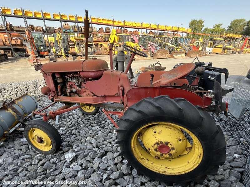 Photo MASSEY-HARRIS Tracteur de collection PONY 812  image 6/27