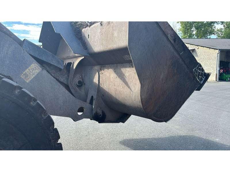 Photo Volvo Chargeur sur Pneus L180E  image 12/17