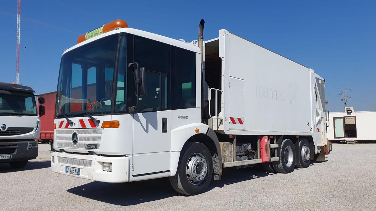 veículo de limpeza / sanitário de estrada Mercedes ECONIC 2628