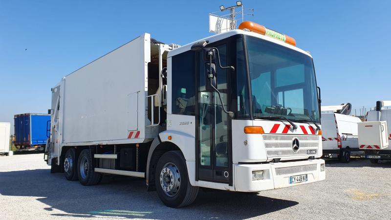 veículo de limpeza / sanitário de estrada Mercedes ECONIC 2628