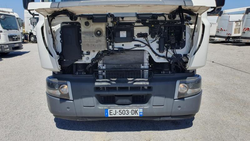 Engin de voirie Renault D320