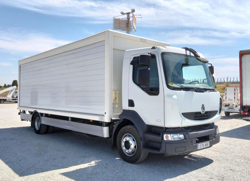 Camión Renault Midlum 180.14 Furgón Transportador de bebidas