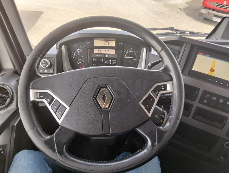 Trekker Renault T-Series