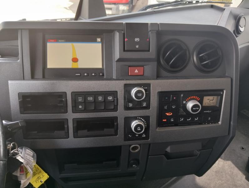 Trekker Renault T-Series