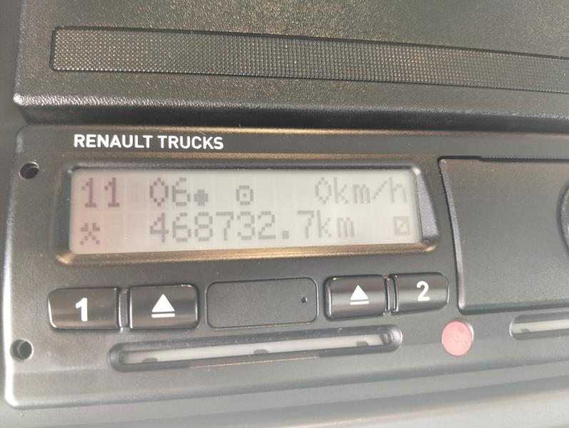 Trekker Renault T-Series