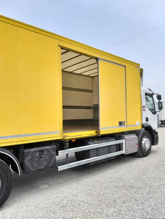 Truck Renault D-Series
