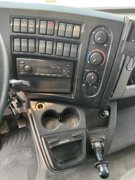 Camion Renault D-Series 240.12 Fourgon