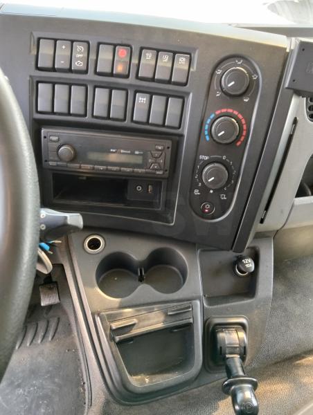 Camion Renault D-Series 240.12 Fourgon