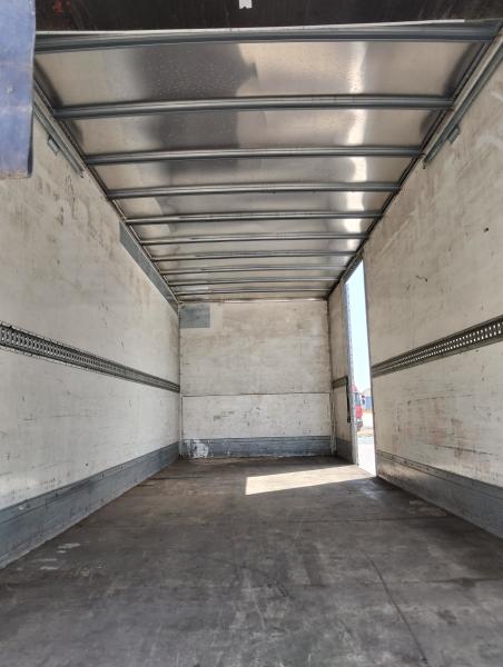 Camion Renault D-Series 240.12 Fourgon