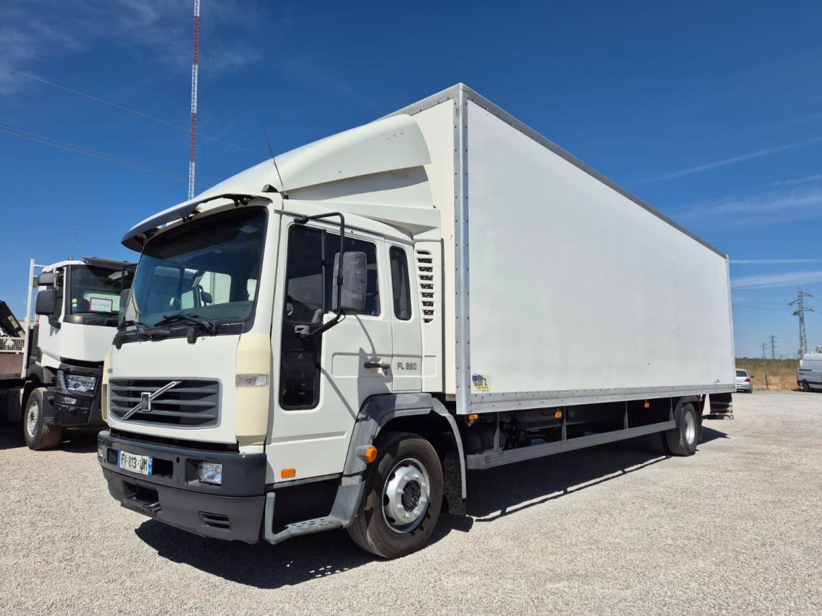 Volvo FL 220