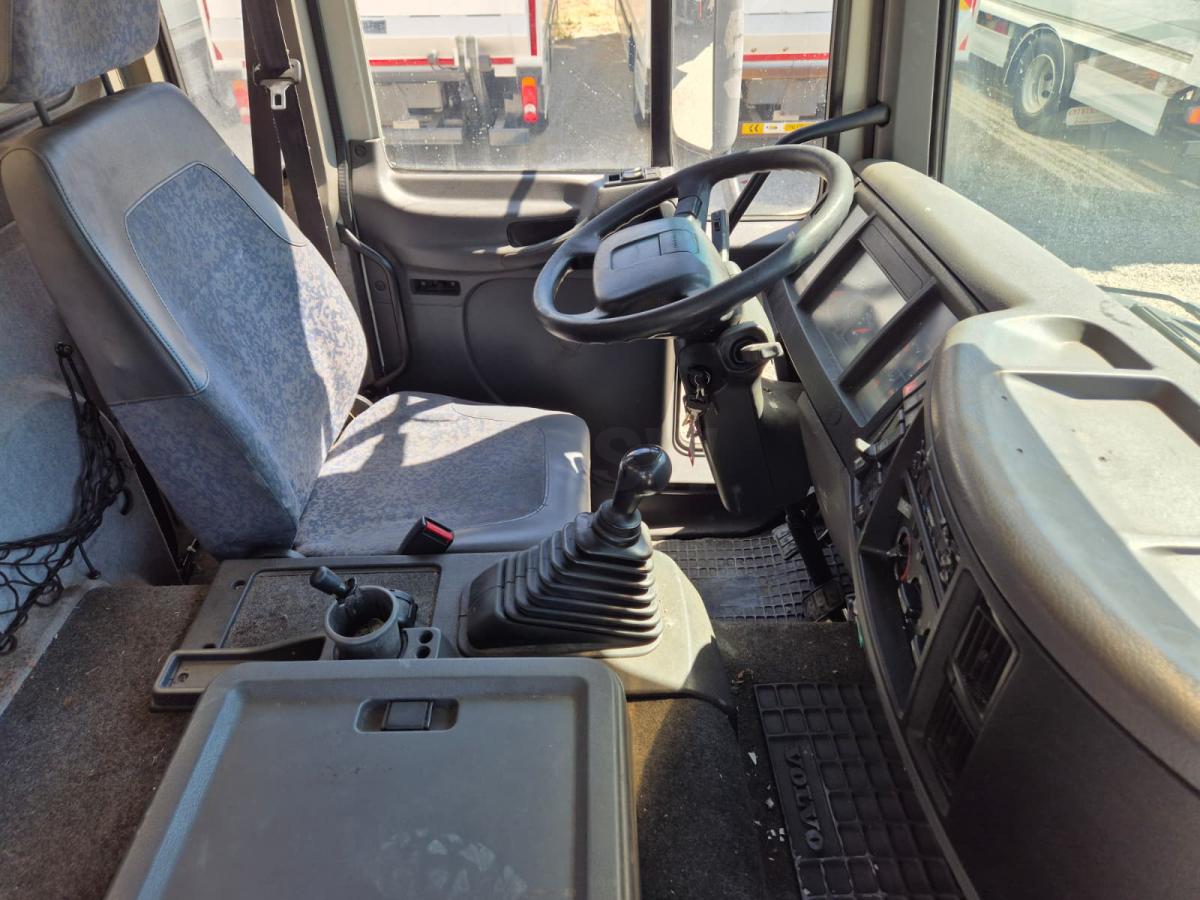 Camión Volvo FL 220