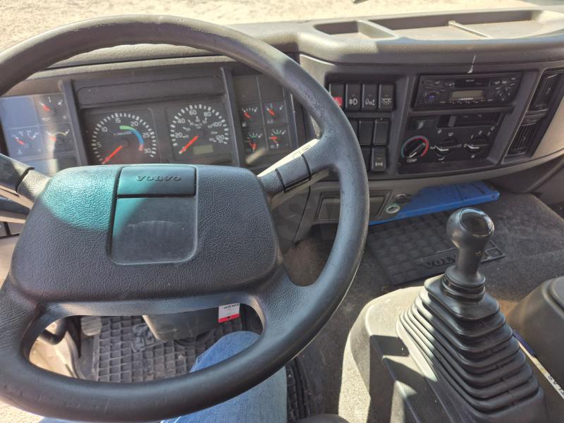 Camión Volvo FL 220