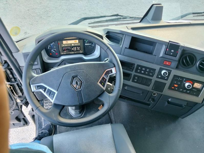 Tractor Renault T-Series