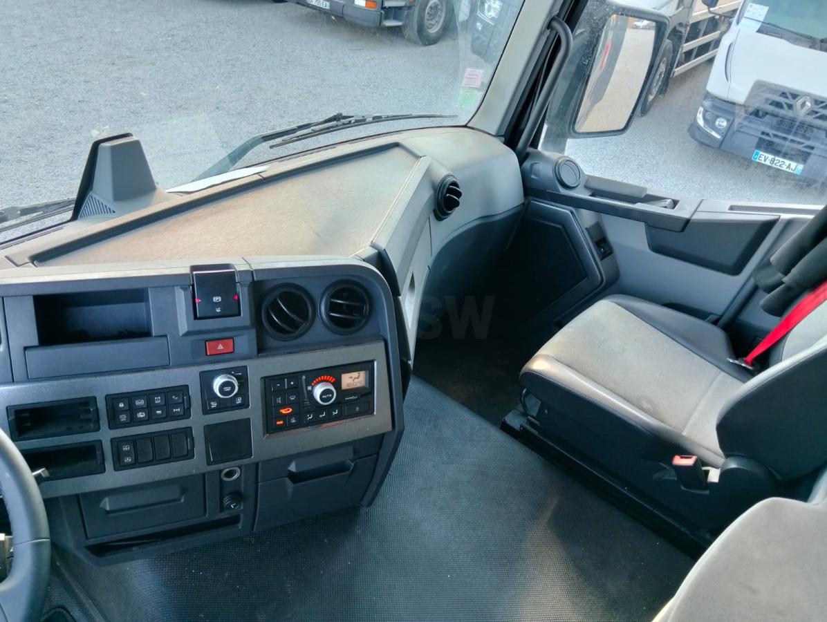 Tractor Renault T-Series