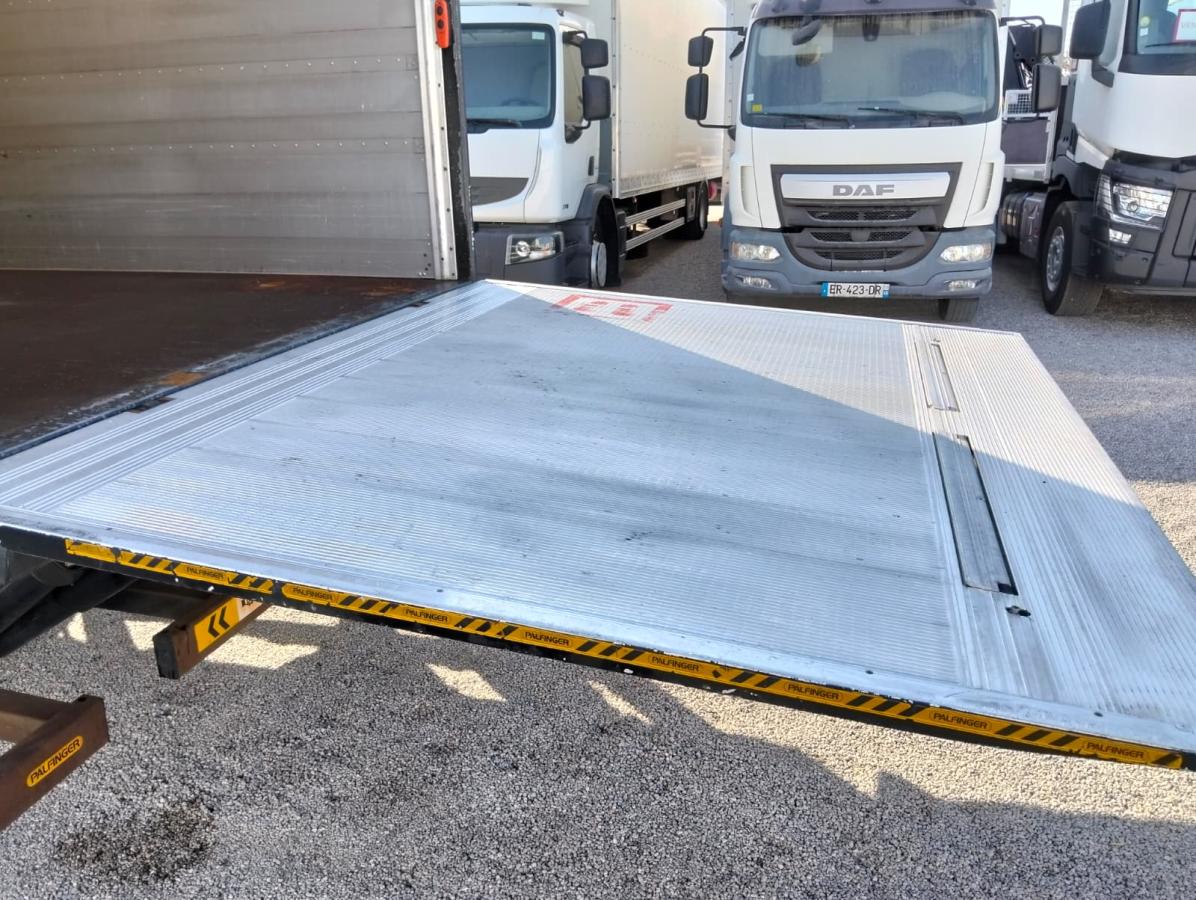 Truck Renault D-Series