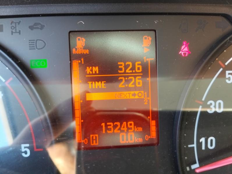 Furgoneta Renault Maxity 130.30DTI Vehículos especiales grúa de asistencia