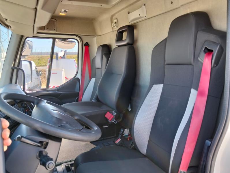 Mezzo di rete stradale Renault D-Series