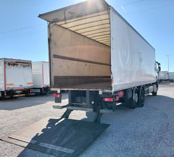 Camión Renault C-Series 380