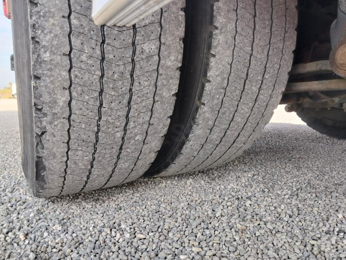 Camião Renault PREMIUM 270.18