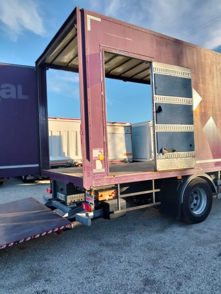 Camion Renault D-Series 320.19 Fourgon Déménagement