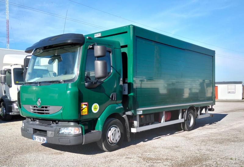 Camion Renault MIDLUM 180.10 Fourgon Brasseur