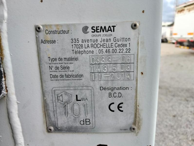Engin de voirie Renault D-Series 320.19 Camion benne à ordures ménagères
