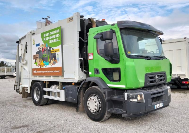 Engin de voirie Renault D-Series 320.19 Camion benne à ordures ménagères