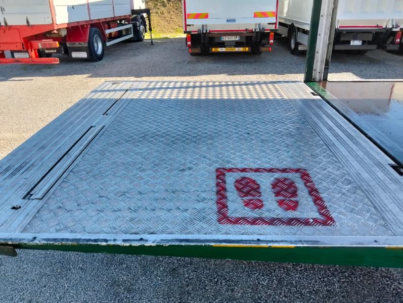 Camion Renault Midlum 180.10 Fourgon Brasseur