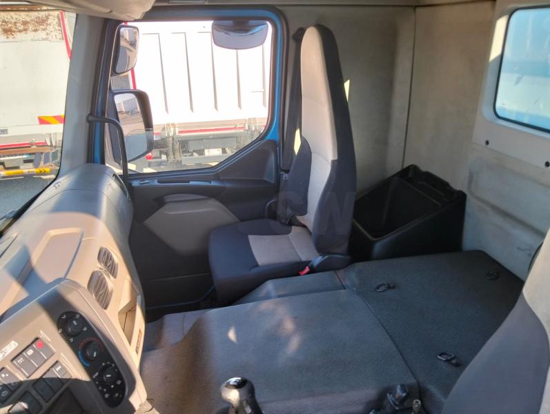 Camion Renault Lander 370 DXI Porte engins