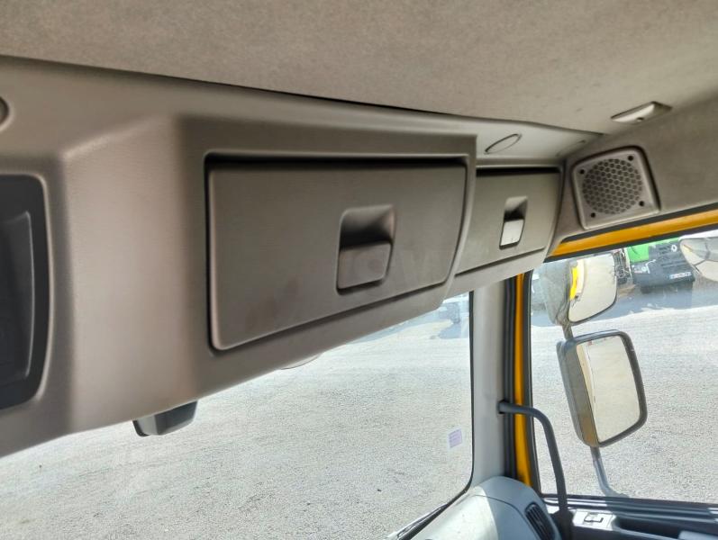 Camion Renault D-Series 240.12 Fourgon