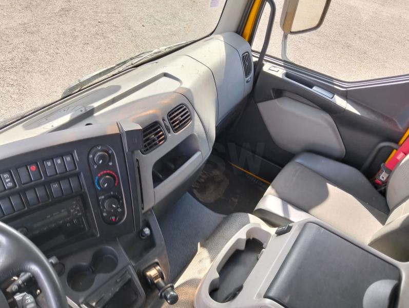 Camion Renault D-Series 240.12 Fourgon
