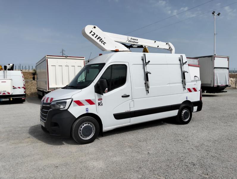 Furgoneta Renault Master Vehículos especiales grúa de asistencia