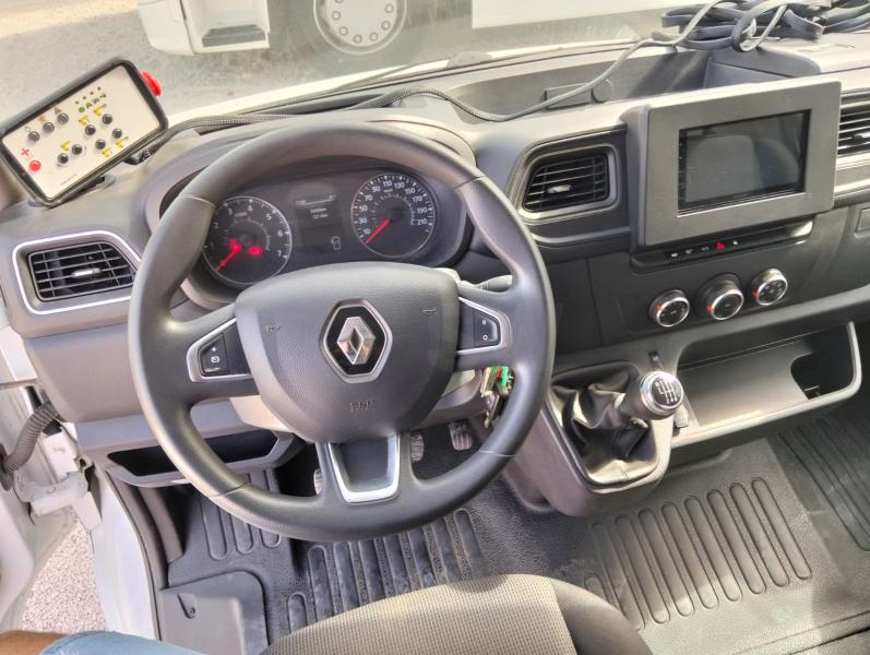 Furgoneta Renault Master Vehículos especiales grúa de asistencia