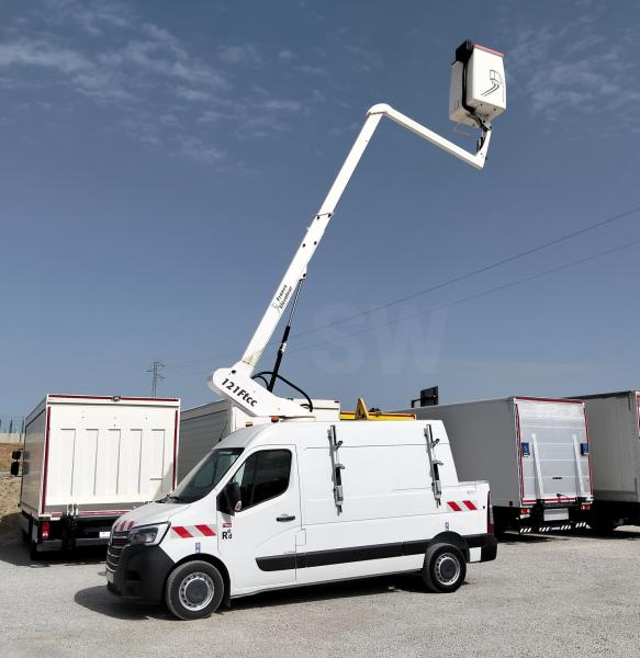 Furgoneta Renault Master Vehículos especiales grúa de asistencia